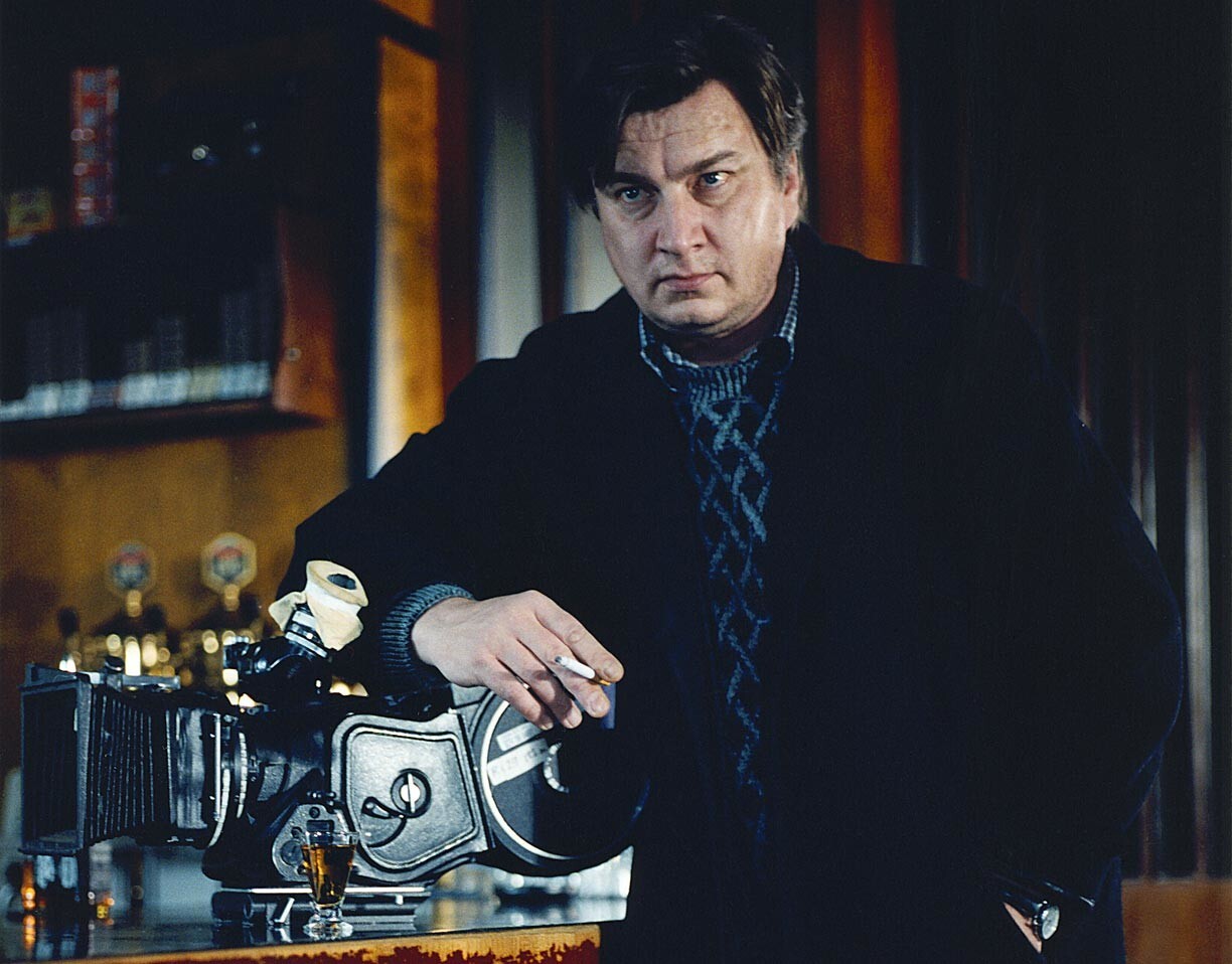 Aki Kaurismäki mit Bergmans Kamera (Aki_Kaurismäki_mit_Ingmar_Bergmans_Kamera.jpg)